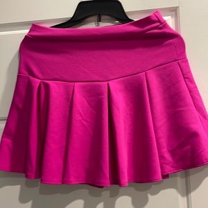 Entro Pleated Skort size small